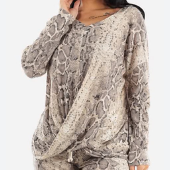 gaze Tops - Long Sleeve Snake Skin Print Top